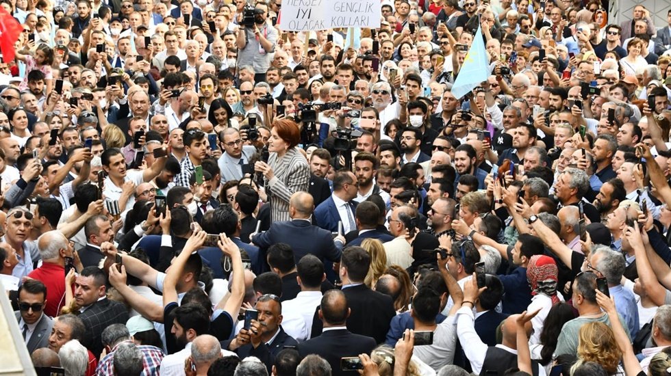 Akşener: &ldquo;Ey Kasımpaşalı Erdoğan! Sen a&ccedil;lığın, yoksulluğun ne olduğunu bilirdin. Saraya gittin unuttun"