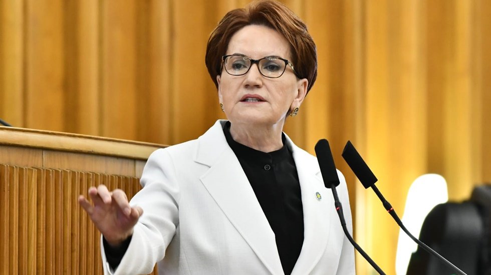 Akşener: "G&ouml;&ccedil;men sorununu, 250 bin dolara vatandaşlık satan Erdoğan&rsquo;ın sığ zihniyeti ile &ccedil;&ouml;zemeyiz"