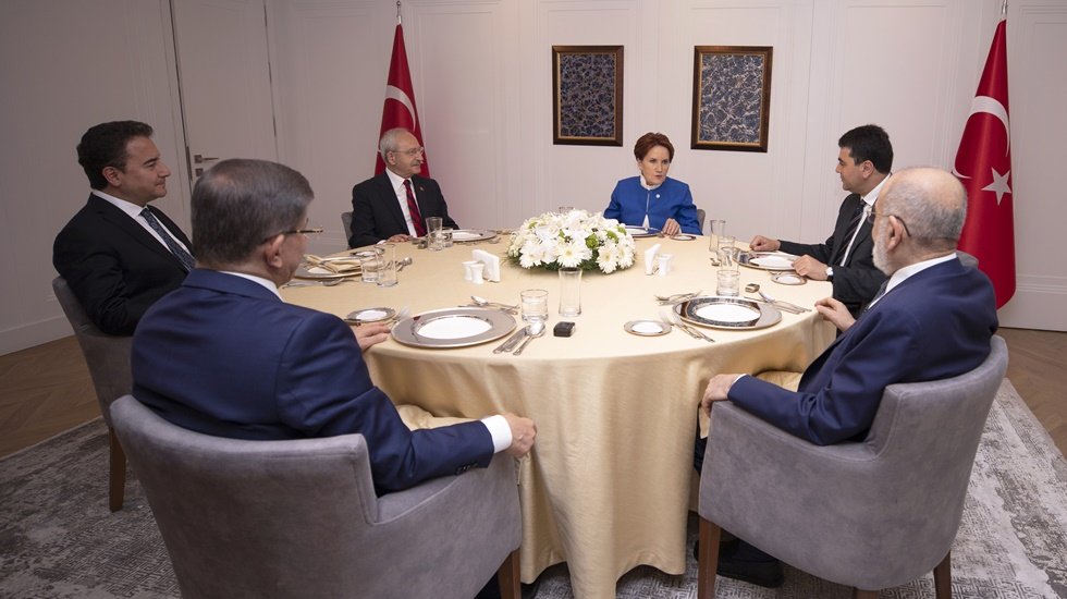 Altılı masanın ikinci turunda g&uuml;ndem &ldquo;g&uuml;&ccedil;lendirilmiş parlamenter sisteme ge&ccedil;iş s&uuml;reci&rdquo; olacak.
