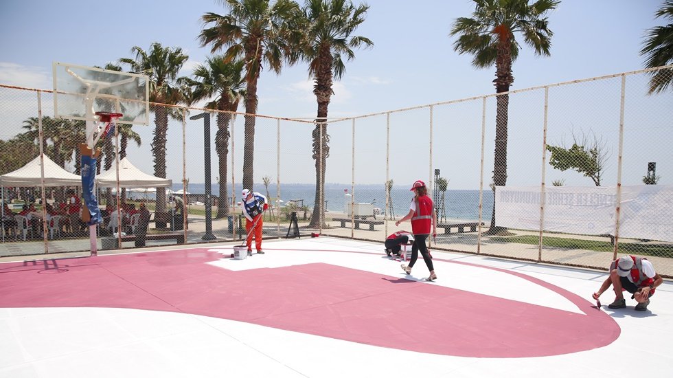 Antalya'da gen&ccedil;ler şehre dokunuyor