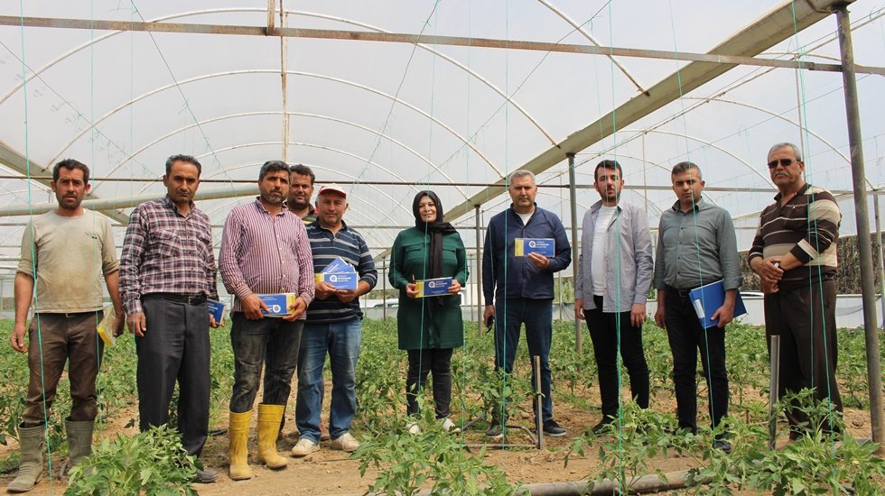 B&uuml;y&uuml;kşehir &uuml;reticilere 5 bin yapışkan tuzak dağıttı