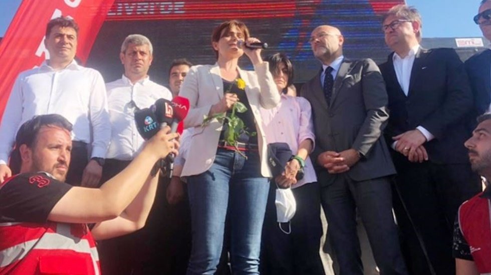 Canan Kaftancıoğlu Silivri Cezaevi &ouml;n&uuml;nde a&ccedil;ıklama yaptı&hellip;