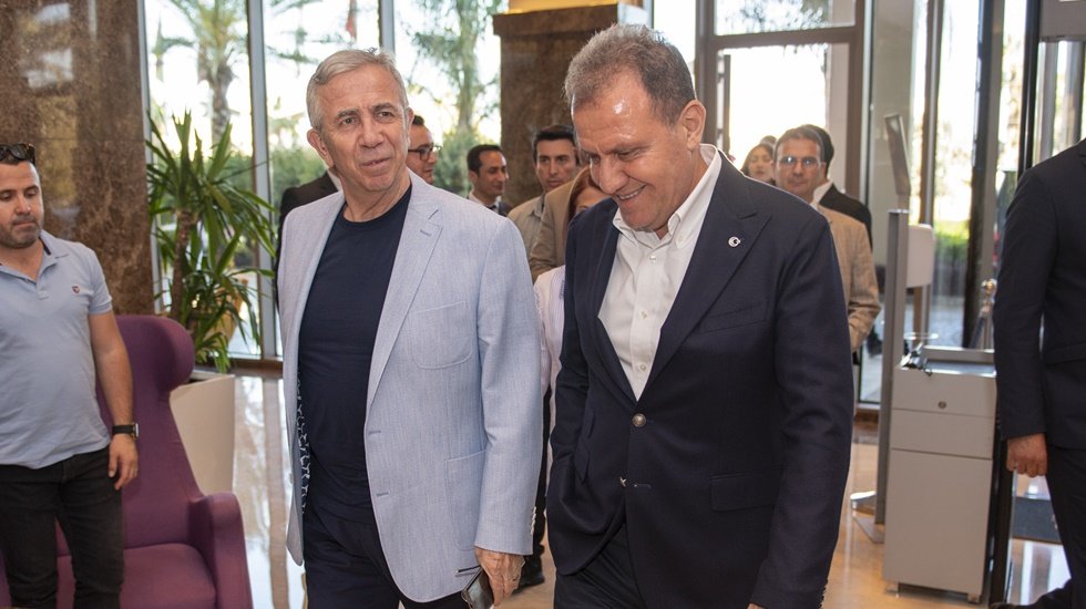 CHP&rsquo;li B&uuml;y&uuml;kşehir Belediye Başkanları Mersin&rsquo;de Buluştu