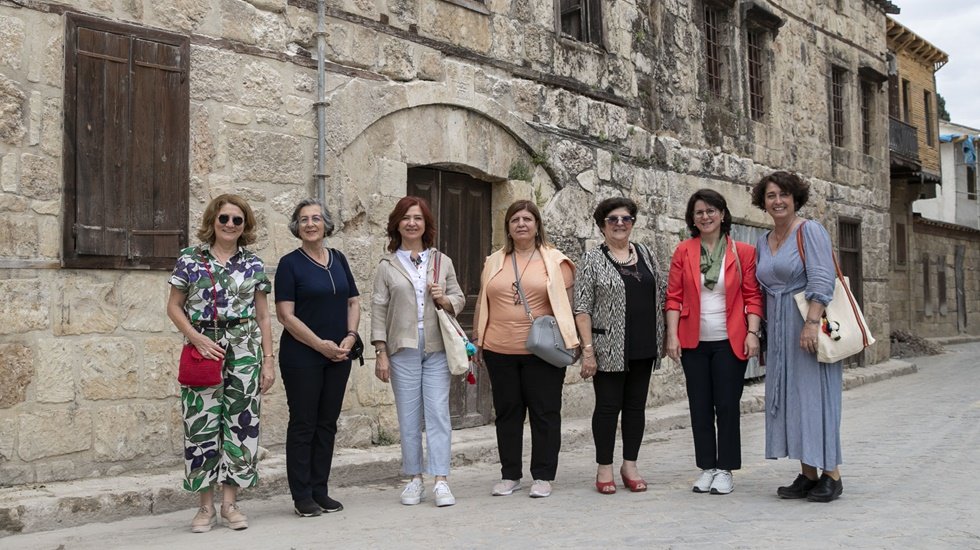 CHP&rsquo;li B&uuml;y&uuml;kşehir Belediye Başkanlarının Eşleri, Mersin&rsquo;deydi...