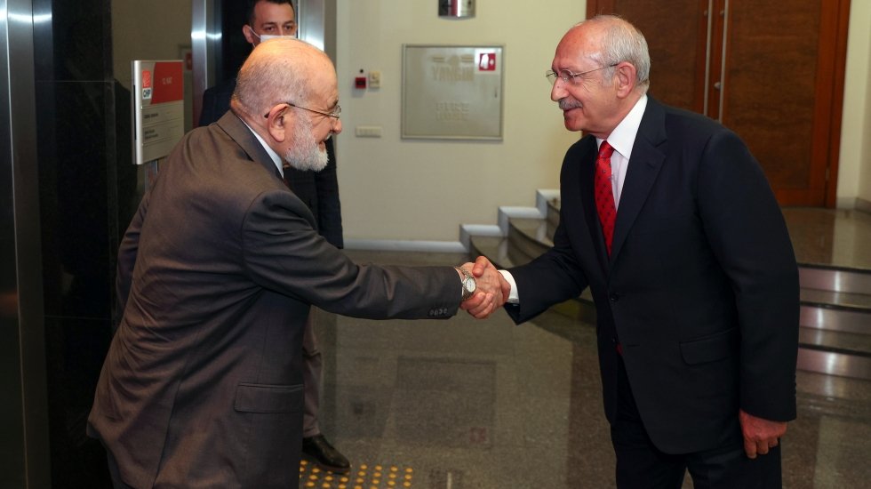 CHP lideri Kılı&ccedil;daroğlu, Saadet lideri Karamollaoğlu'nu CHP Genel Merkezi'nde ağırladı