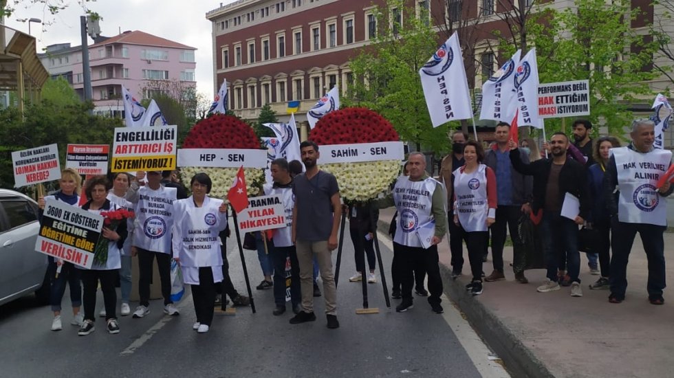"Emeğin karşılığı özlük haklarında düzenlemeyle ödenir"