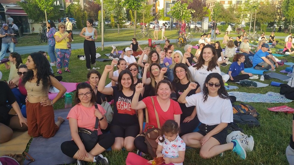 Eskişehir'de yoga yasağına kadınlardan tepki