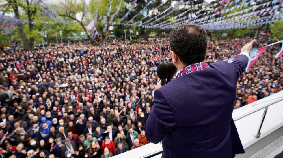 "Fenerbahçeli'nin, Galatasaraylı’nın, Beşiktaşlı’nın selamını getirdim" sözleri binlerce Trabzonlu’dan alkış aldı