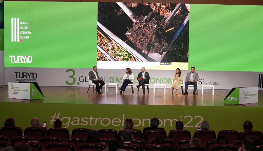 https://yenisoluk.com/uploads/2022/05/gastronomi zirvesi (11)