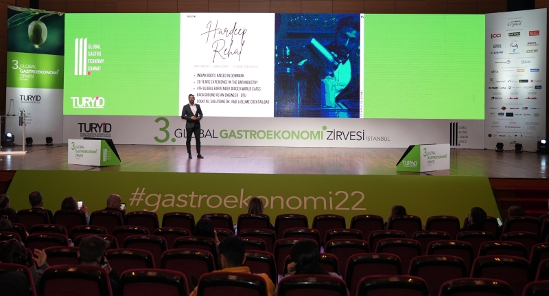 https://yenisoluk.com/uploads/2022/05/gastronomi zirvesi (4)