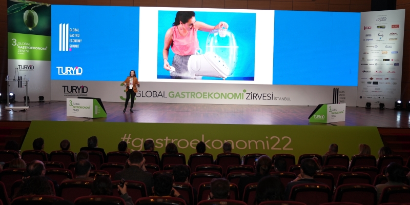 https://yenisoluk.com/uploads/2022/05/gastronomi zirvesi (6)