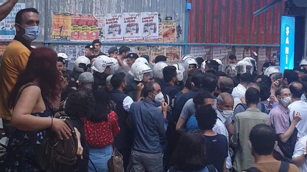 Gezi direnişinin 9. yıld&ouml;n&uuml;m&uuml;nde Taksim Meydanı'nda gazlı m&uuml;dahale