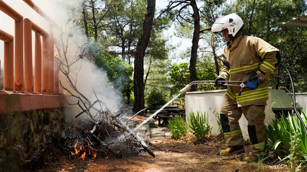 Hava sıcaklıklarının artmasıyla tfaiye alarma ge&ccedil;ti