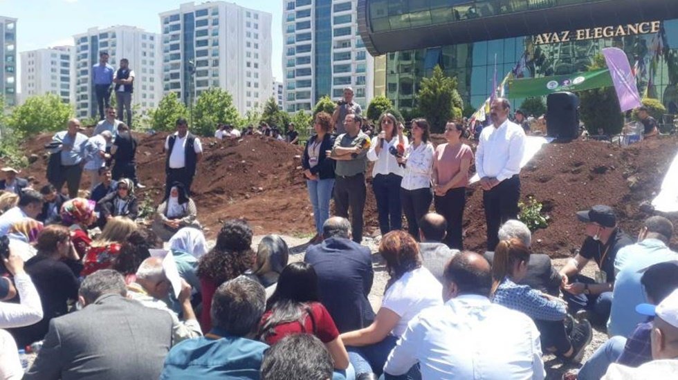 HDP&rsquo;den B&uuml;y&uuml;k Kongreye hazırlık kapsamında Diyarbakır&rsquo;da b&ouml;lge konferansı
