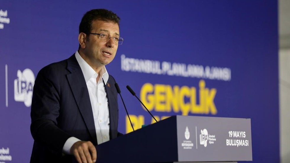 İmamoğlu'ndan gen&ccedil;lere: "Fazla değil, bir yıl daha dikkatli olun"