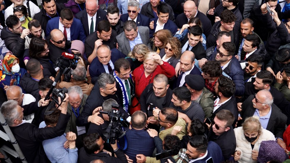 İmamoğlu Rize’de konuştu: Biz diyoruz ki ‘ahlaklı siyaset’, başkaları diyor ki ‘her şeyi ben kazanacağım’; olmaz öyle şey