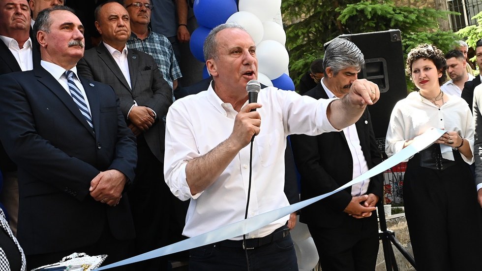 İnce: "Şekere, buğdaya muhta&ccedil; olduk. D&uuml;şt&uuml;ğ&uuml;m&uuml;z duruma bakın Allah aşkına&rdquo;