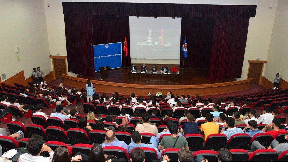 Mersin B&uuml;y&uuml;kşehir Belediyesi Kariyer Merkezi Denizcilik Fak&uuml;ltesi &ouml;ğrencileri ile buluştu