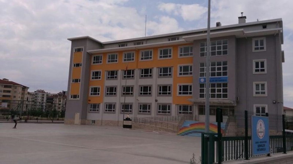 Ortaokul &ouml;ğrencilerine &ouml;d&uuml;l verilerek oru&ccedil; tutturuldu...