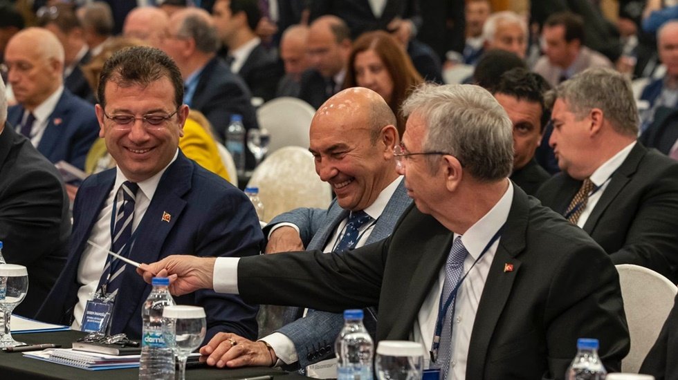 &Uuml;&ccedil; b&uuml;y&uuml;k şehrin belediye başkanı: &ldquo;G&ouml;revimiz, bize verilen desteği genel se&ccedil;imlere taşımak&rdquo;