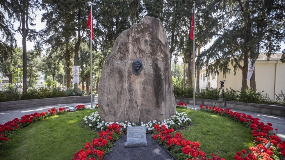 Z&uuml;beyde Hanım Anneler G&uuml;n&uuml;nde anıldı