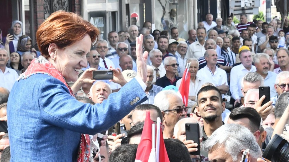 Akşener, Erdoğan'a y&uuml;klendi: 140 bin lira ile ge&ccedil;inemiyor, ne yapsın?
