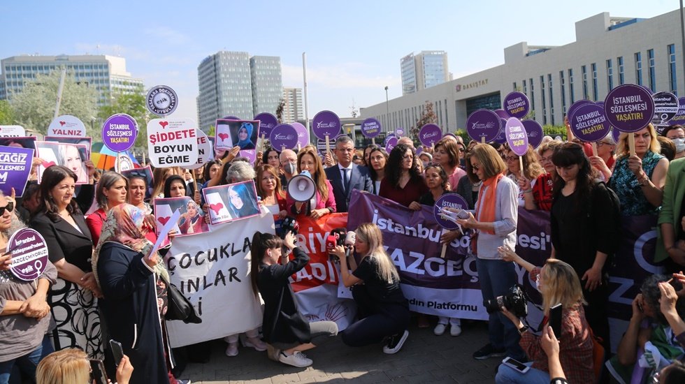 Aylin Nazlıaka: İstanbul s&ouml;zleşmesi kalacak, siz gideceksiniz!