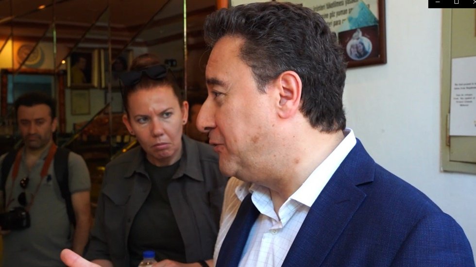 Babacan: Fiyatlar eskiden matbaada bastırılırdı, &ccedil;&uuml;nk&uuml; fazla değişmezdi. Şimdi elle yazılıyor