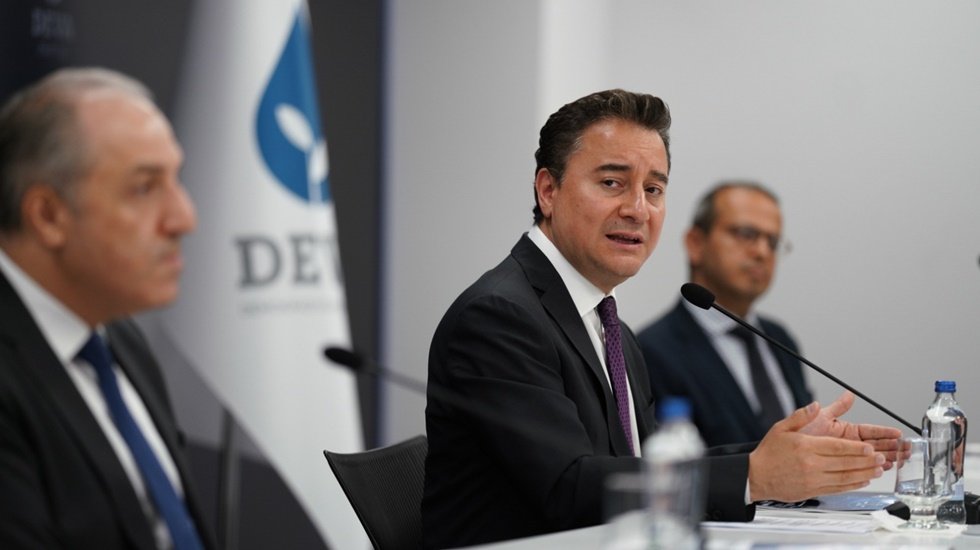 Babacan&rsquo;dan aday &ccedil;ıkışı: 'İlk turda farkla kazanacak bir aday i&ccedil;in &ccedil;alışıyoruz