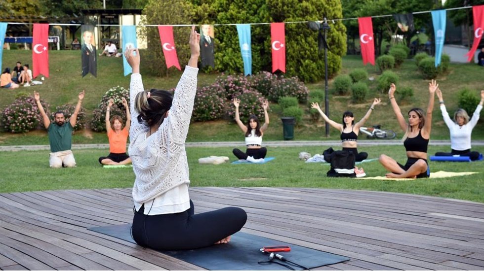Beşiktaş’ta Uluslararası Yoga Günü’nde renkli görüntüler