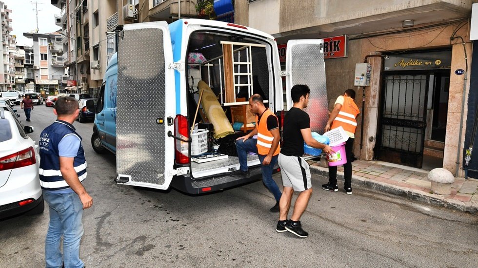 B&uuml;y&uuml;kşehir&rsquo;den ev taşıyan &uuml;niversitelilere &nbsp;&uuml;cretsiz nakliye hizmeti