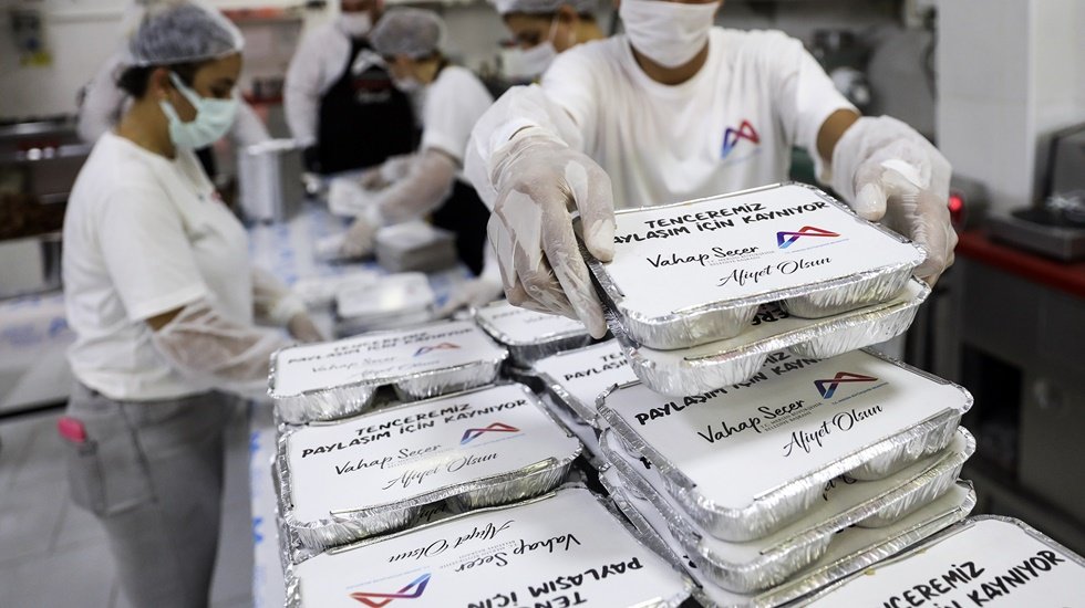 B&uuml;y&uuml;kşehir&rsquo;in 3 &ccedil;eşit yemek hizmeti, 3 milyon pakete ulaştı