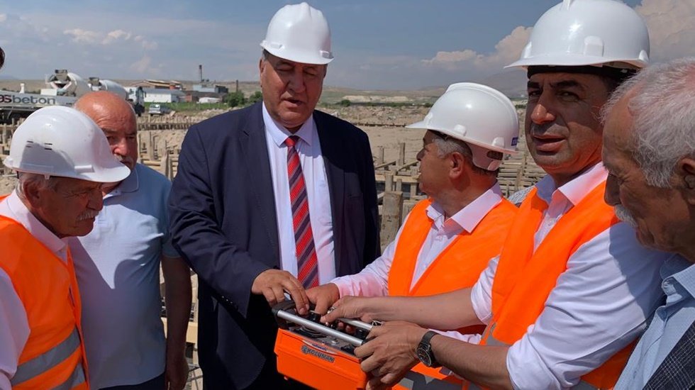CHP&rsquo;li Belediyelerin hizmetlerine engel olunuyor...