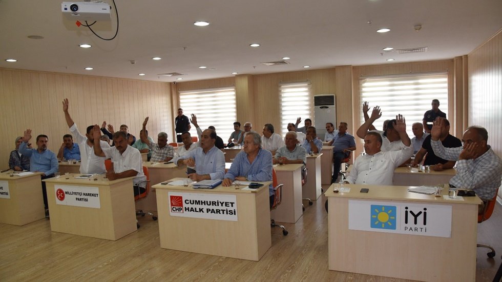 CHP&rsquo;li Belediyenin bor&ccedil;lanma talebine İYİ Partiden ret&hellip;