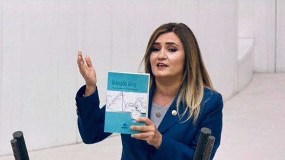 CHP&rsquo;li Vekil, &ldquo;İktisada Giriş&rdquo; kitabını Bakan Nebati&rsquo;ye kargoyla yolladı!