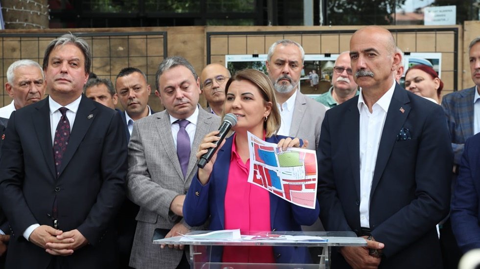 CHP'li H&uuml;rriyet: B&uuml;t&uuml;n belediyelere verilen izinler bize verilmiyor