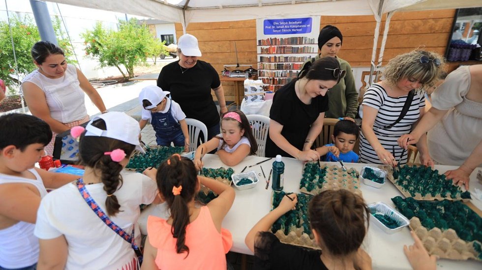 Efes Sel&ccedil;uk&rsquo;ta Atıklar Kuş Evi Oldu