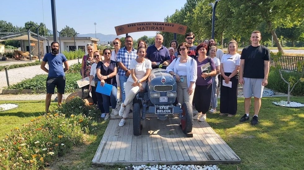 Efes Tarlası Yaşam K&ouml;y&uuml;&rsquo;nde eğitimlere devam