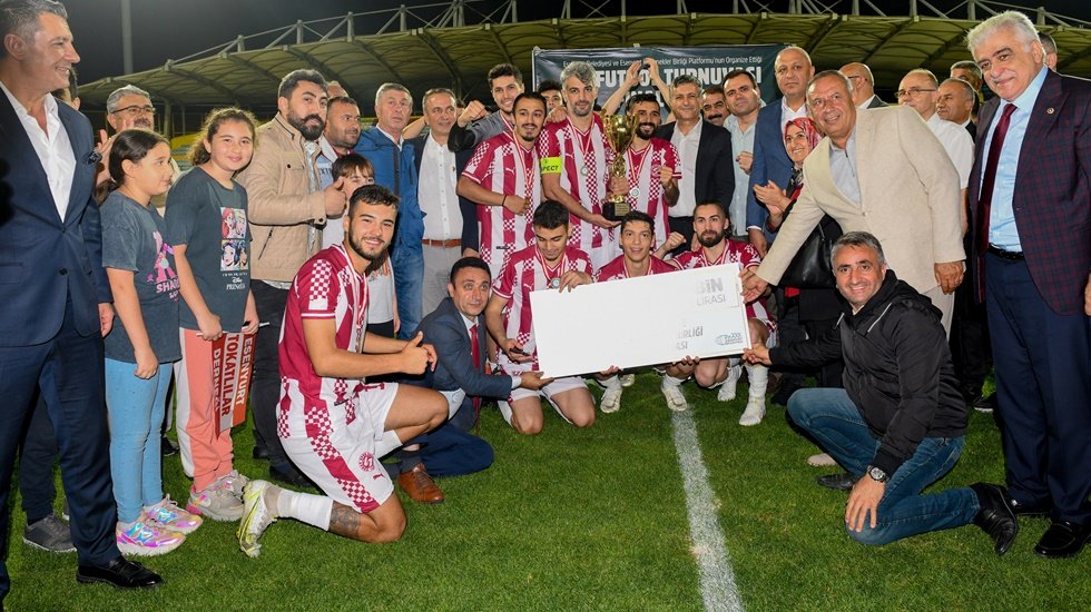 Esenyurt’ta Tokat İl Derneği Futbol Takımı şampiyon…