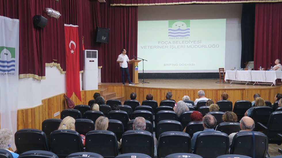 Fo&ccedil;a&rsquo;da sokak canları konusunda &lsquo;&lsquo;Birlikte Yaşam&rsquo;&rsquo; Paneli