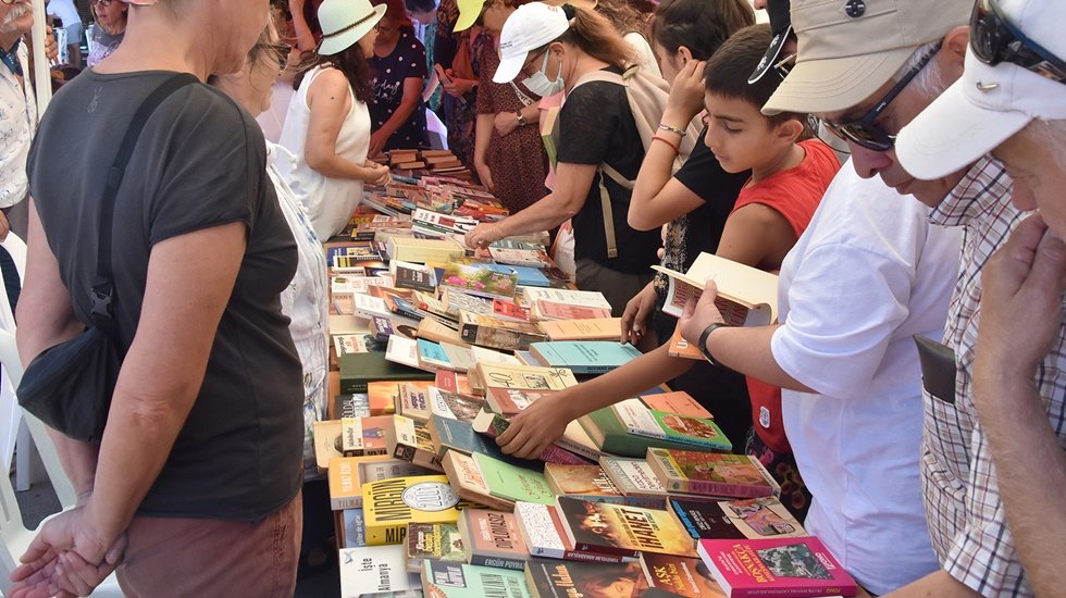 Fo&ccedil;a kitap şenliği 10 yaşında