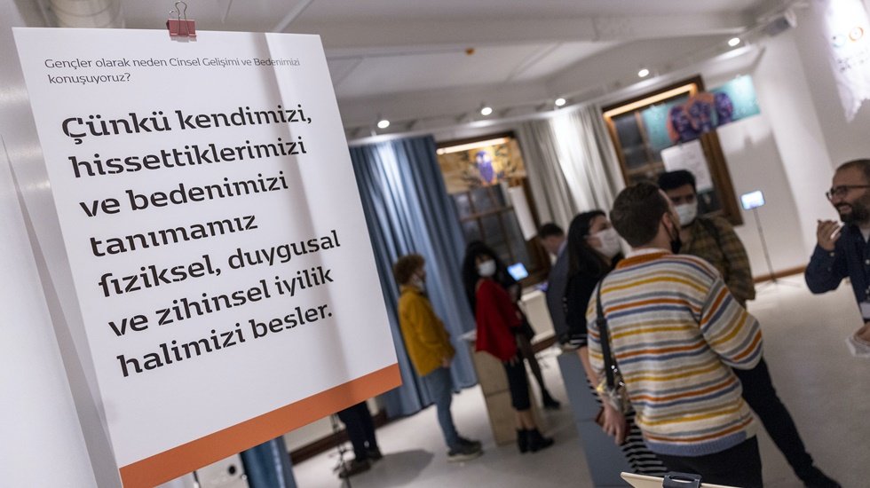 Gen&ccedil;lerin cinselliği konuşabileceği Sanal Akran&rsquo;a gen&ccedil;lerden soru yağdı
