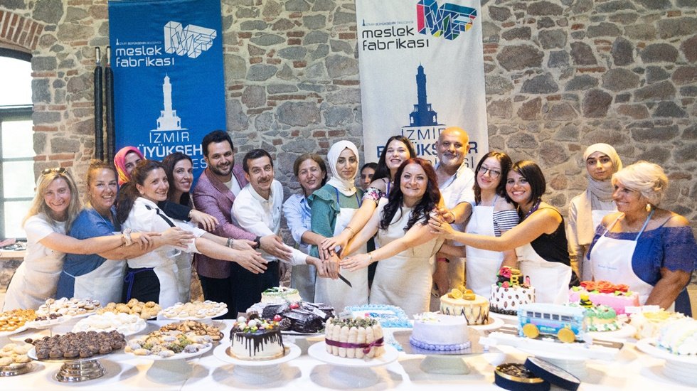 İzmir B&uuml;y&uuml;kşehir Belediyesi&rsquo;nin Meslek Fabrikası&rsquo;ndan &ldquo;Altın bilezikler&rdquo;