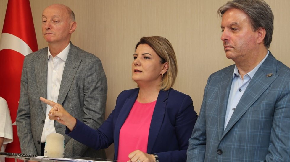 İzmit Belediye Başkanı H&uuml;rriyet, ara&ccedil; satın alma konusunu tek tek anlattı...