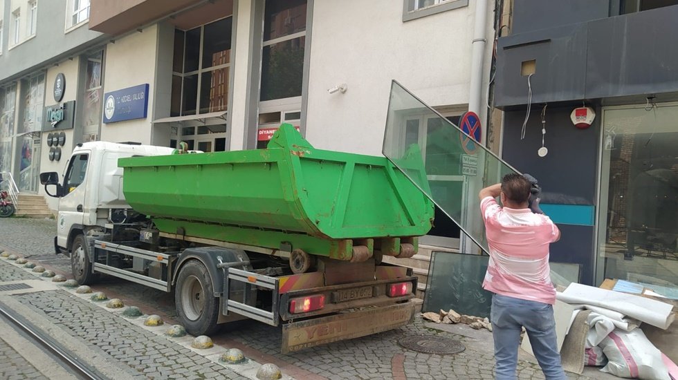 İzmit&rsquo;te her ay 40 ton cam atık geri d&ouml;n&uuml;ş&uuml;me kazandırılıyor