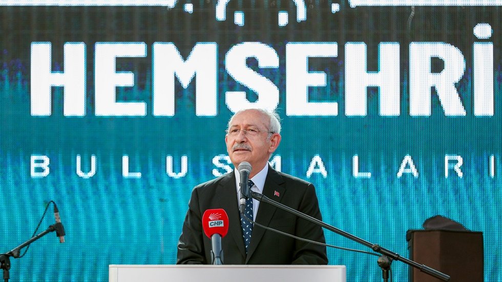 Kılı&ccedil;daroğlu İzmir'de Konyalılarla seslendi: &ldquo;Daha g&uuml;zel bir &uuml;lkede yaşamaya hakkımız var&rdquo;