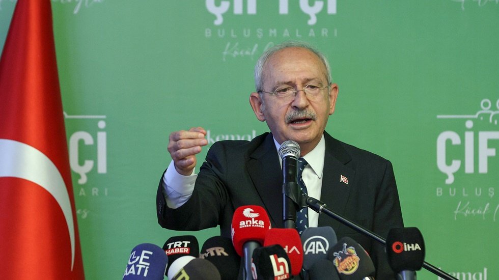 Kılı&ccedil;daroğlu: &ldquo;Onlar ceplerini doldurmakla meşgul, ben sizi d&uuml;ş&uuml;nmekle meşgul&uuml;m&rdquo;