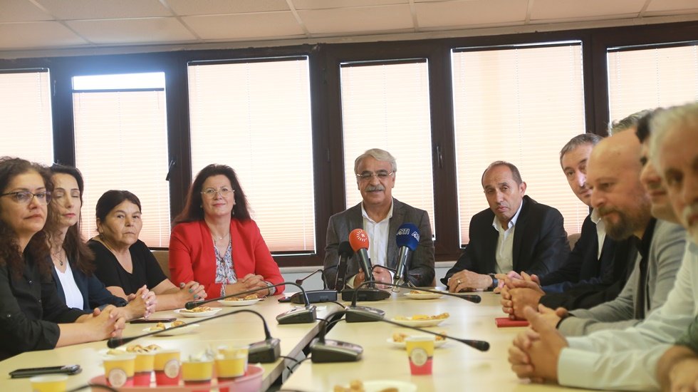 Mithat Sancar Başkanlığındaki HDP heyeti KESK heyetiyle bir araya geldi