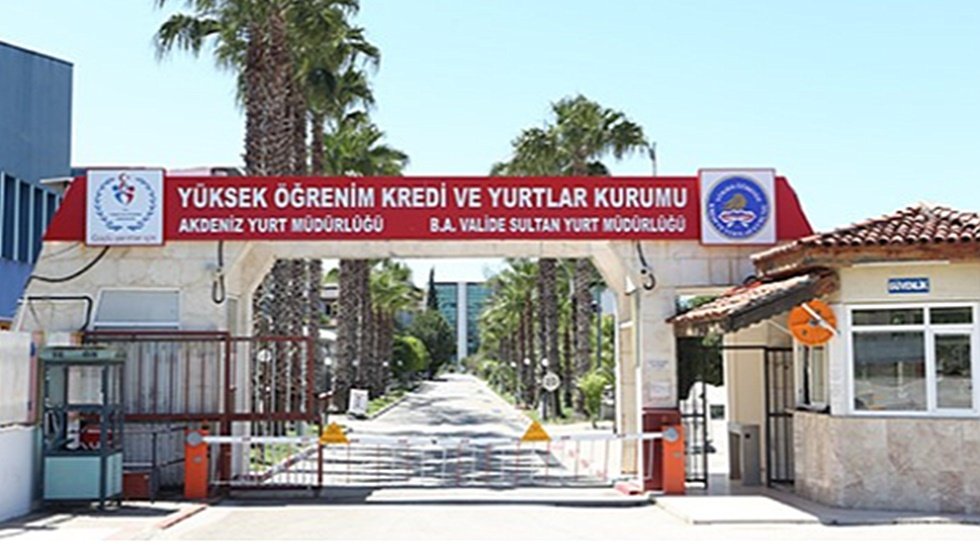 &Ouml;ğrencilerden Akdeniz &Uuml;niversitesi'ndeki intiharlara tepki