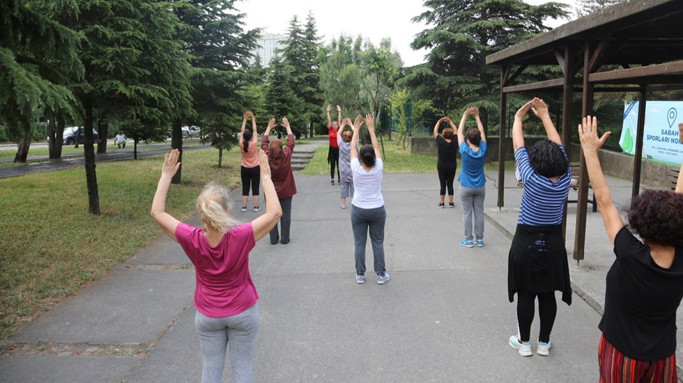 Parklarda açık havada spor keyfi başladı